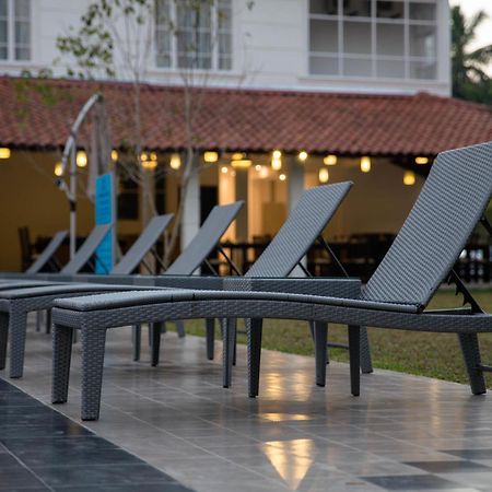 The Covanro Airport Hotel - Katunayake Gampaha Dış mekan fotoğraf