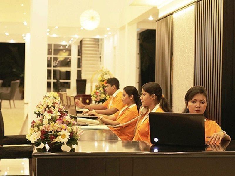 The Covanro Airport Hotel - Katunayake Gampaha Dış mekan fotoğraf