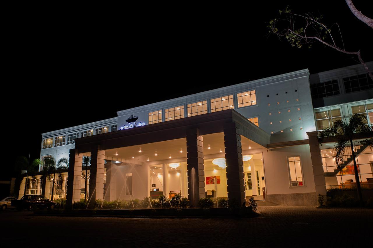 The Covanro Airport Hotel - Katunayake Gampaha Dış mekan fotoğraf