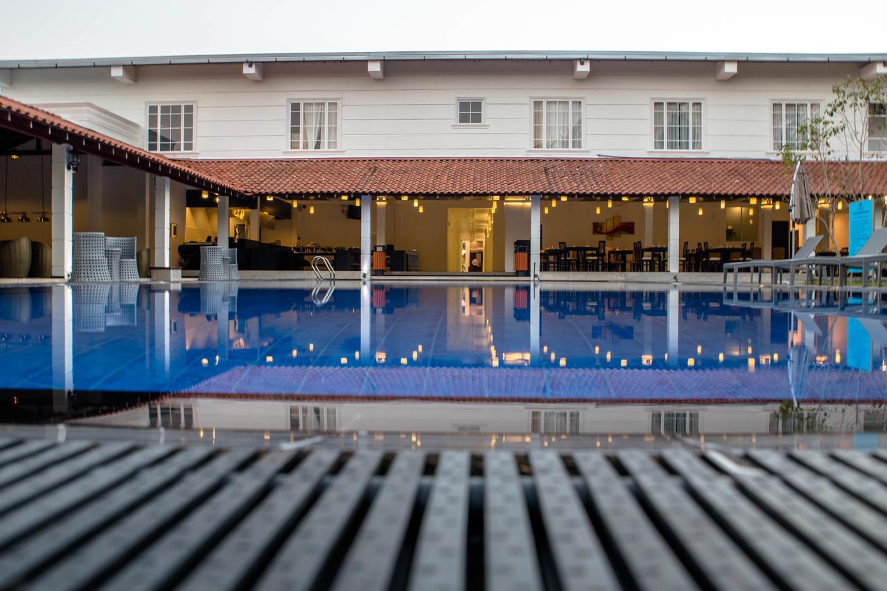 The Covanro Airport Hotel - Katunayake Gampaha Dış mekan fotoğraf