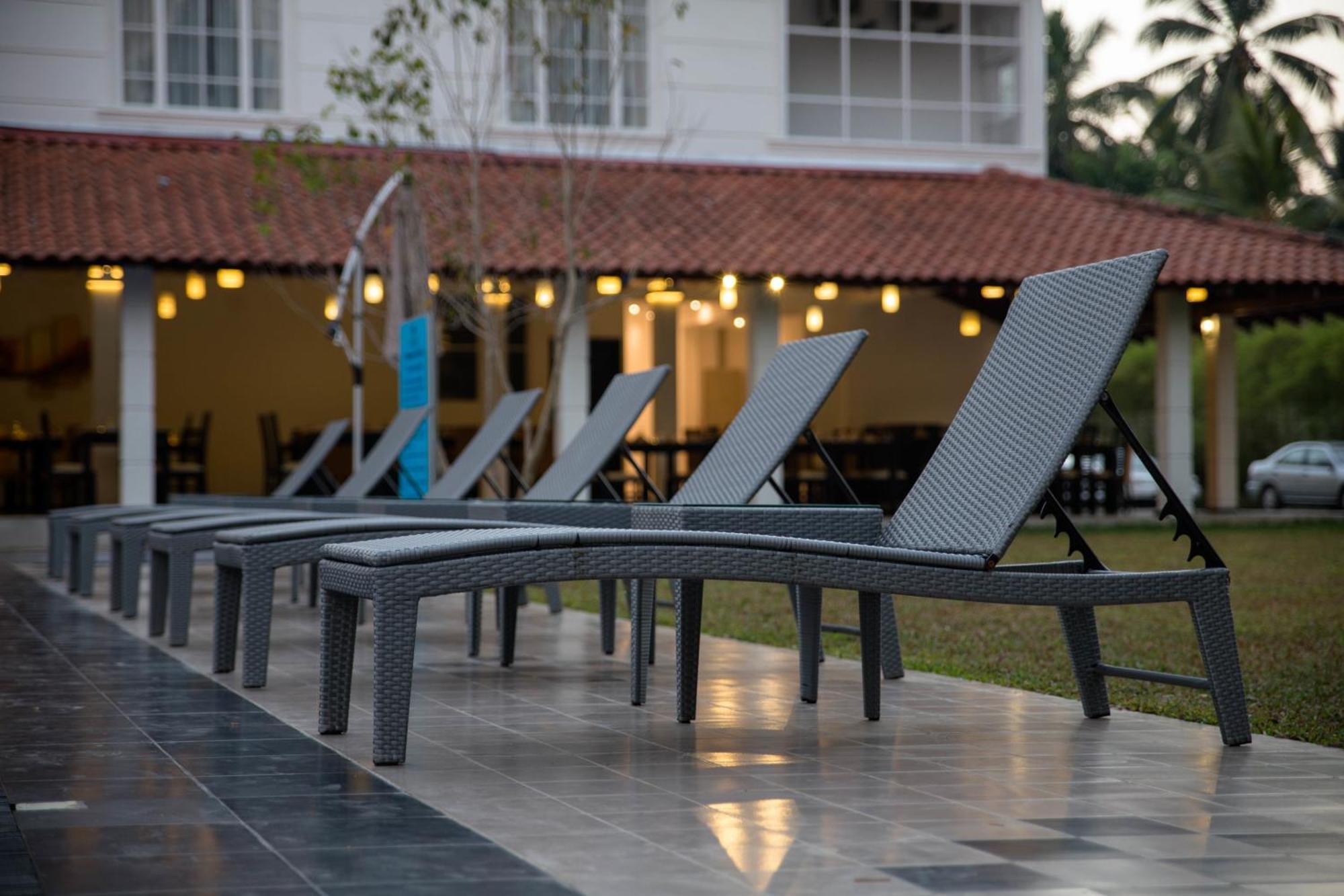 The Covanro Airport Hotel - Katunayake Gampaha Dış mekan fotoğraf