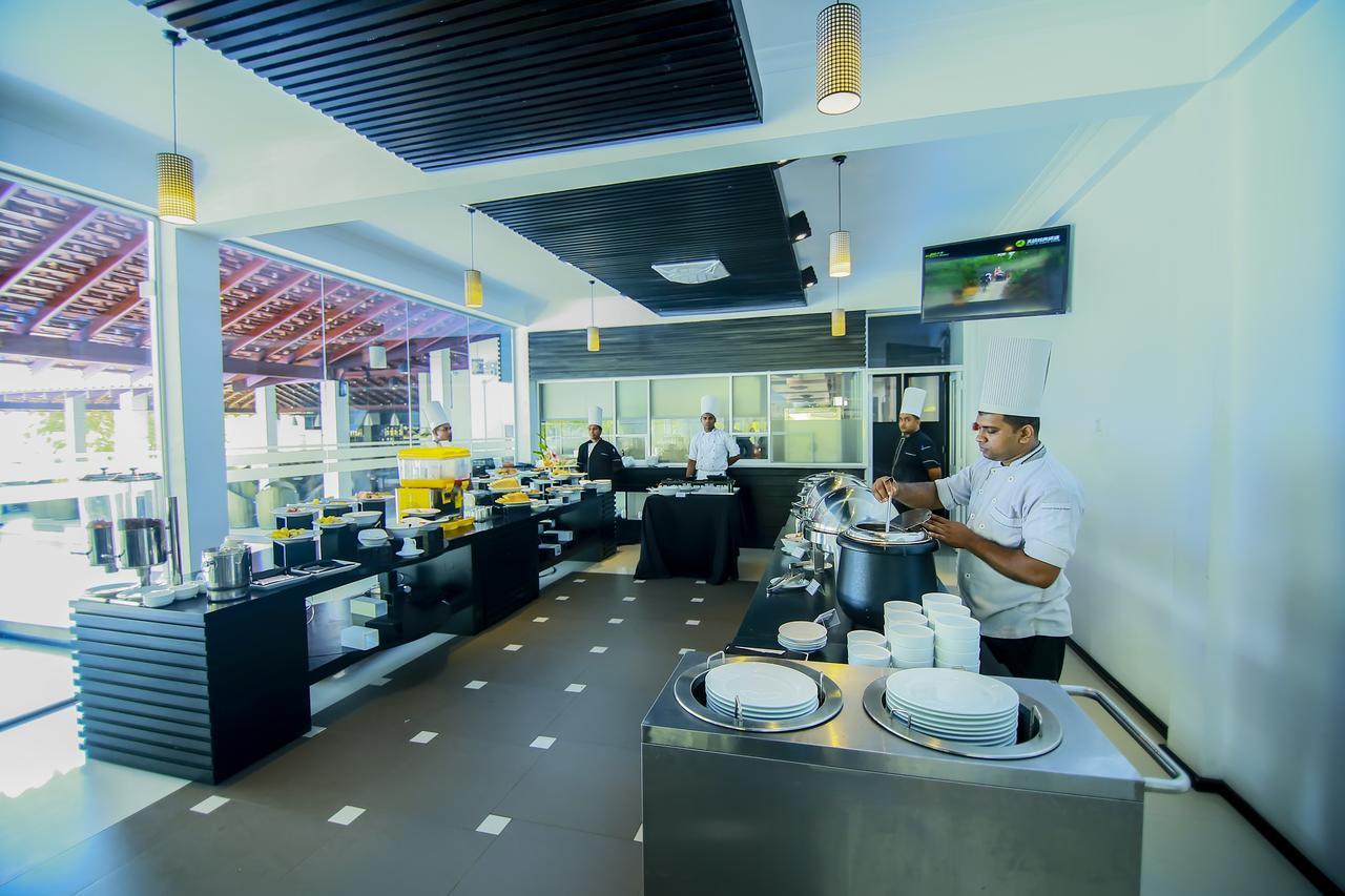 The Covanro Airport Hotel - Katunayake Gampaha Dış mekan fotoğraf