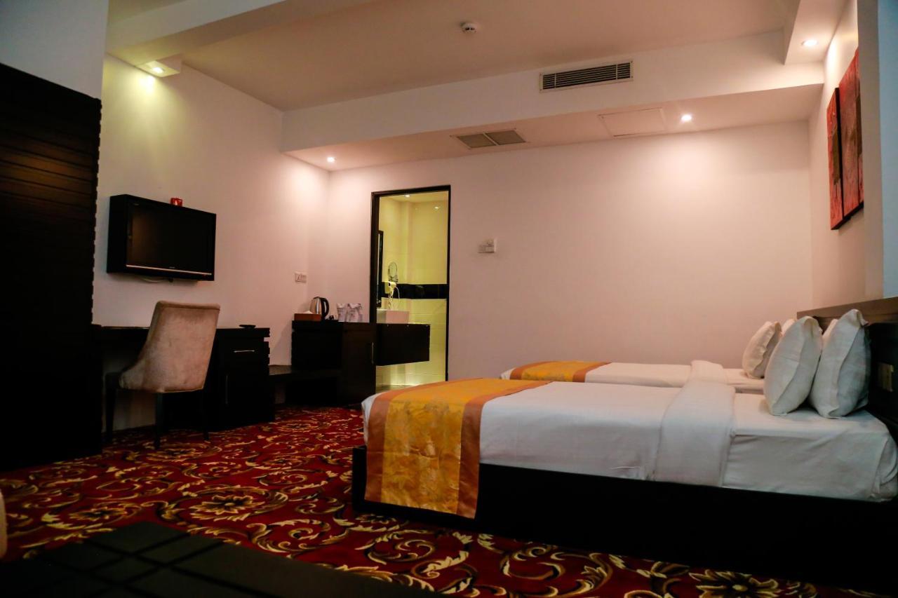 The Covanro Airport Hotel - Katunayake Gampaha Dış mekan fotoğraf